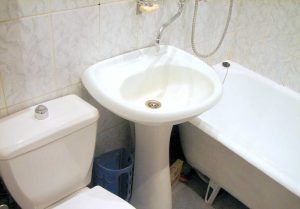 Установка раковины тюльпан в ванной в Орске